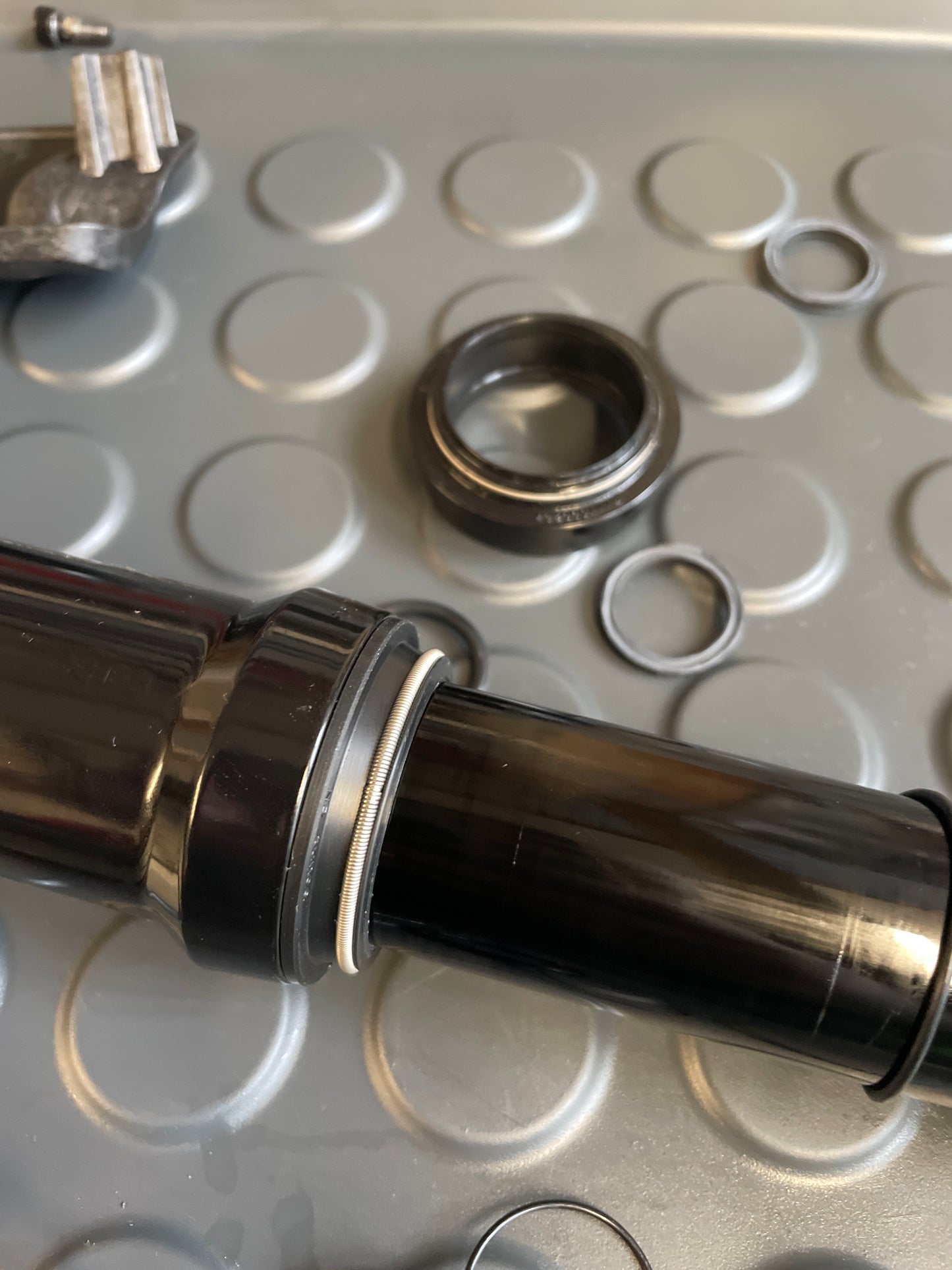 Wartung der Cannondale Lefty Ocho/Oliver-Federgabel mit Nadellager-Service