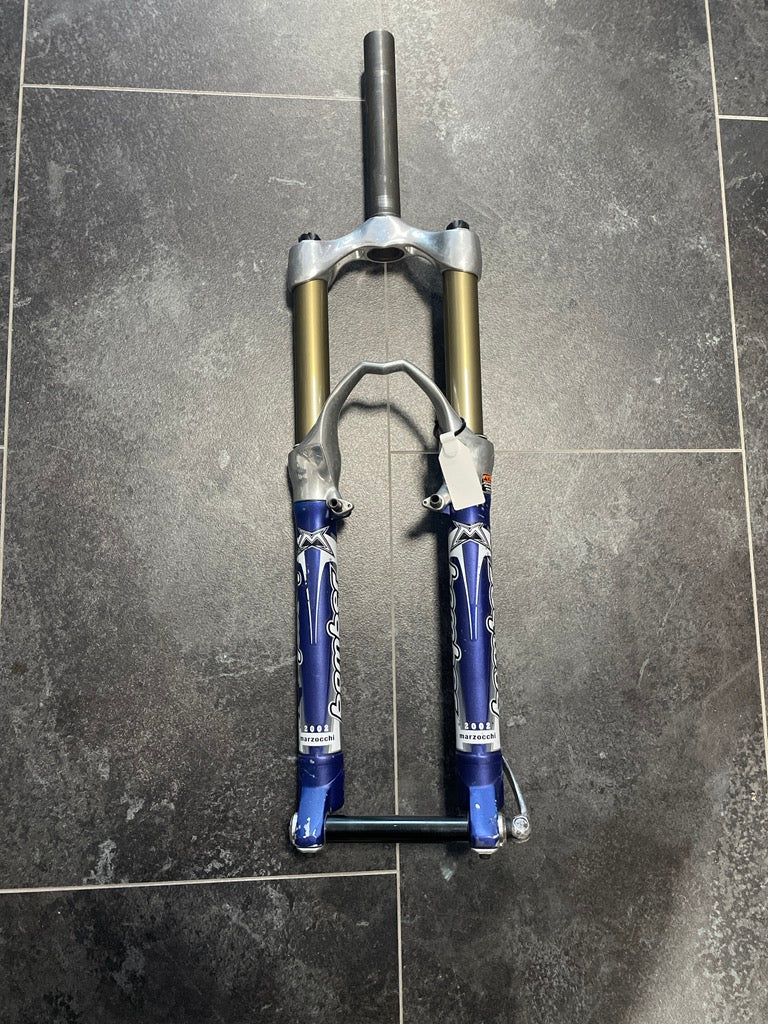 Fully overhauled Marzocchi Z1 FR suspension fork (2002) for freeride and downhill, 130 mm travel, 20 mm thru-axle, silver stanchions, suitable for 26-inch wheels.