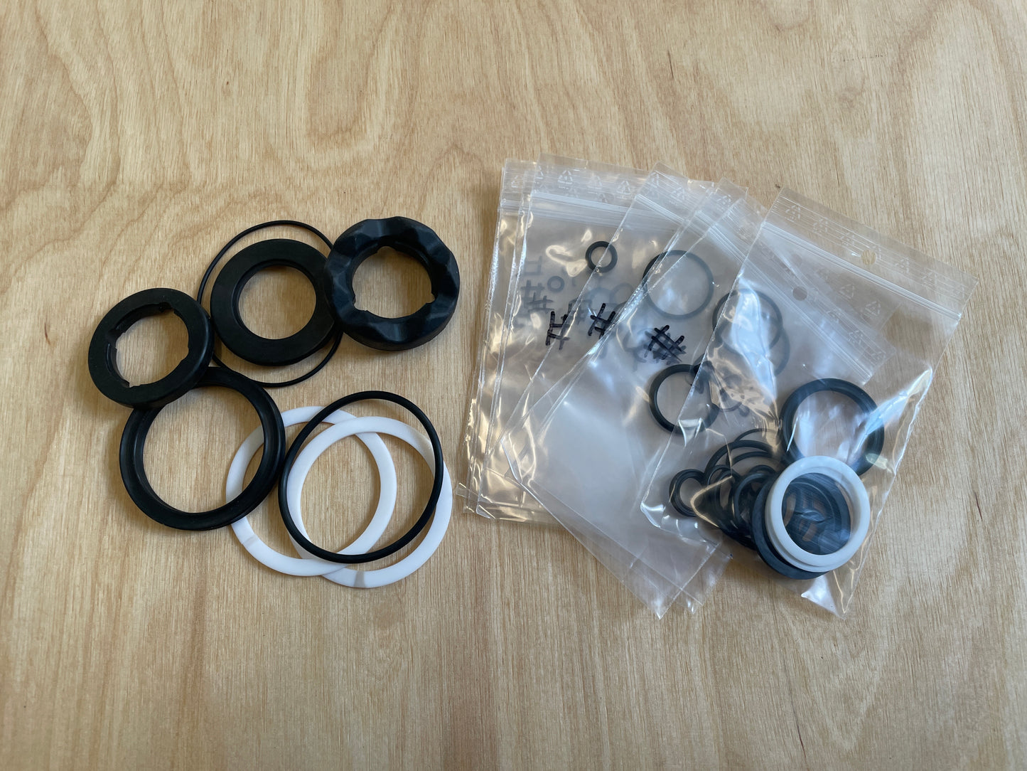 Das einfache Service Kit für einen Scott TC Dämpfer. 